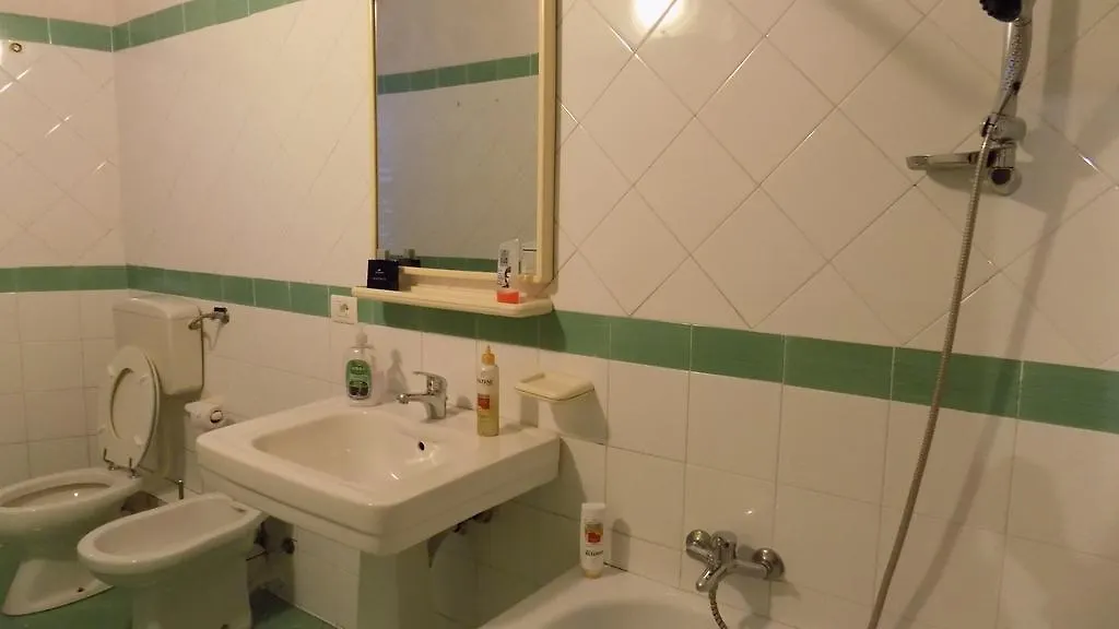 Vespa B&B Palermo 2*,